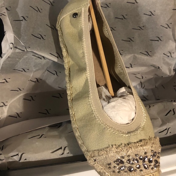 NIB NWT simply Vera Vera wang honey crisp flats - Picture 8 of 8